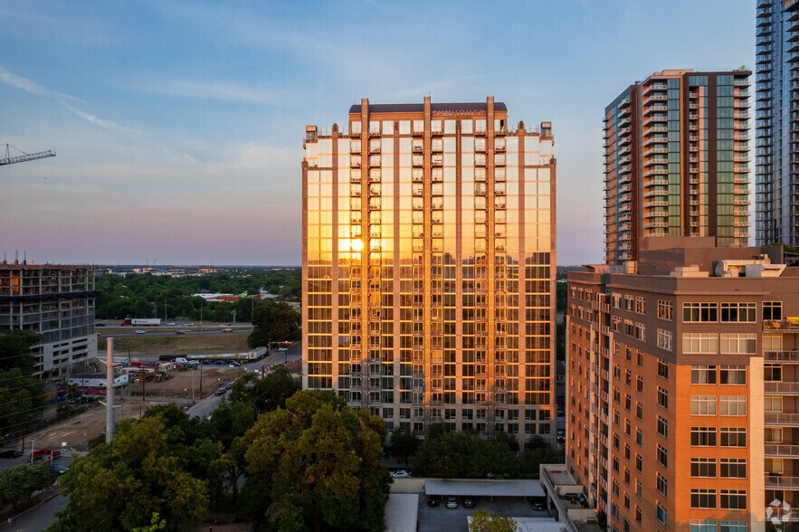 More Photos Of 51 Rainey St, Austin Apartments For Lease