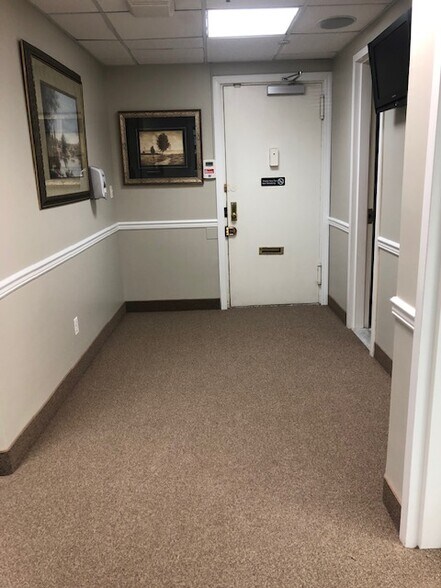 More Photos Of 1 Barstow Rd, Great Neck Apartments For Sale