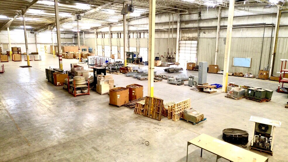 More Photos Of 103 S Acres St, Sikeston Distribution For Lease