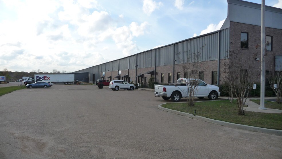 More Photos Of 1576 Old Fannin Rd, Brandon Warehouse For Lease