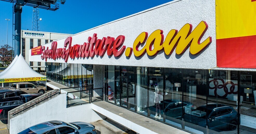 More Photos Of 10000 Northwest Fwy, Houston Showroom For Sale