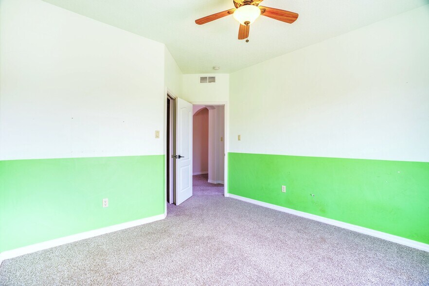 More Photos Of 4316 Beresford Ln Nw, Albuquerque Flex For Sale