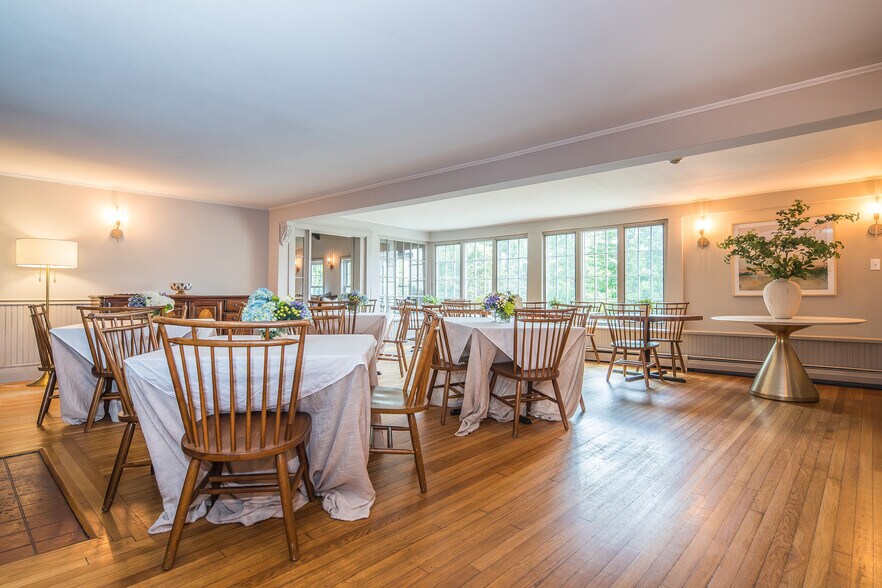 More Photos Of 54 Red Clover Ln, Mendon Hotel For Sale
