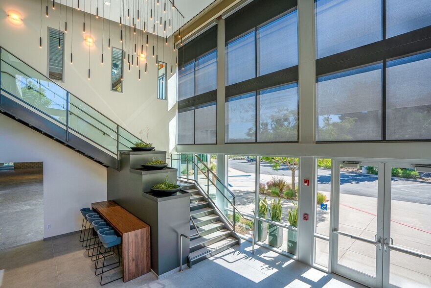 More Photos Of 10616 Scripps Summit Ct, San Diego Research And Development For Lease