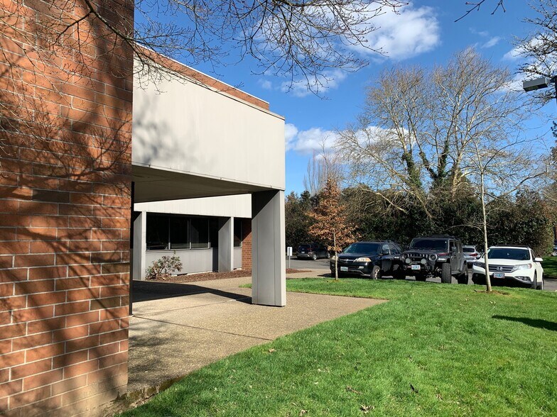 More Photos Of 9495 SW Locust St, Portland Medical For Lease