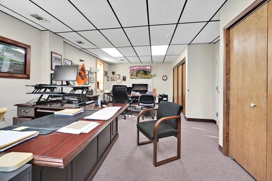 More Photos Of 2014 Laubach Ave, Northampton Office For Sale