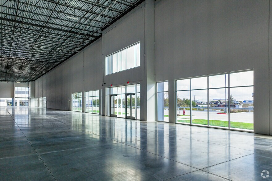 More Photos Of 194 Commerce Center Dr, Buda Unknown For Lease