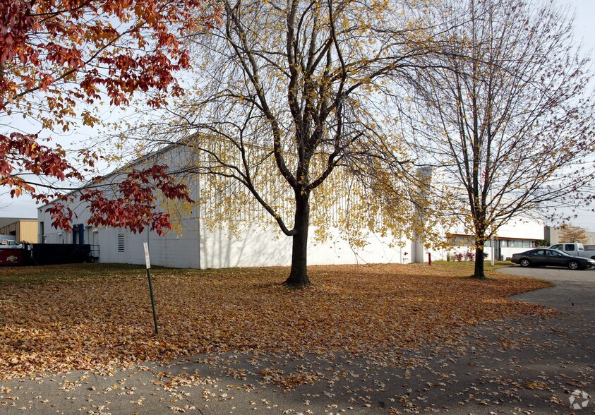 More Photos Of 4327 Airlane Dr SE, Grand Rapids Manufacturing For Sale
