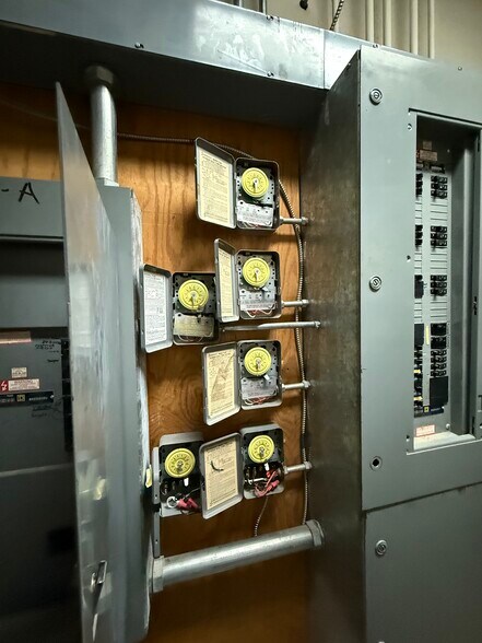 More Photos Of 3910 W Camp Wisdom Rd, Dallas Storefront For Sale