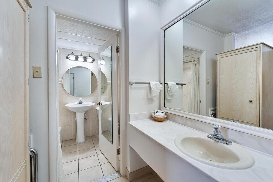 More Photos Of 423 W Main St, Vernal Hotel For Sale