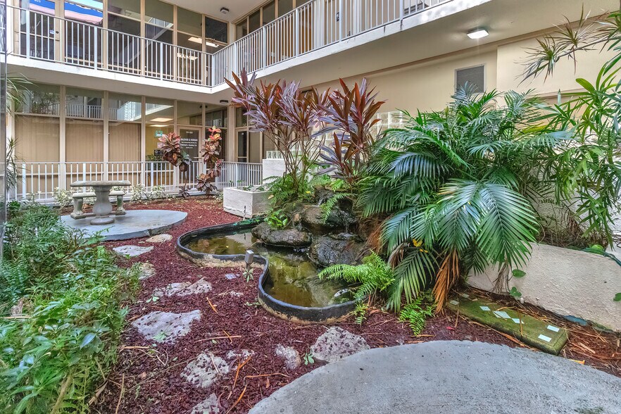 More Photos Of 8360 W Oakland Park Blvd, Sunrise Office For Sale