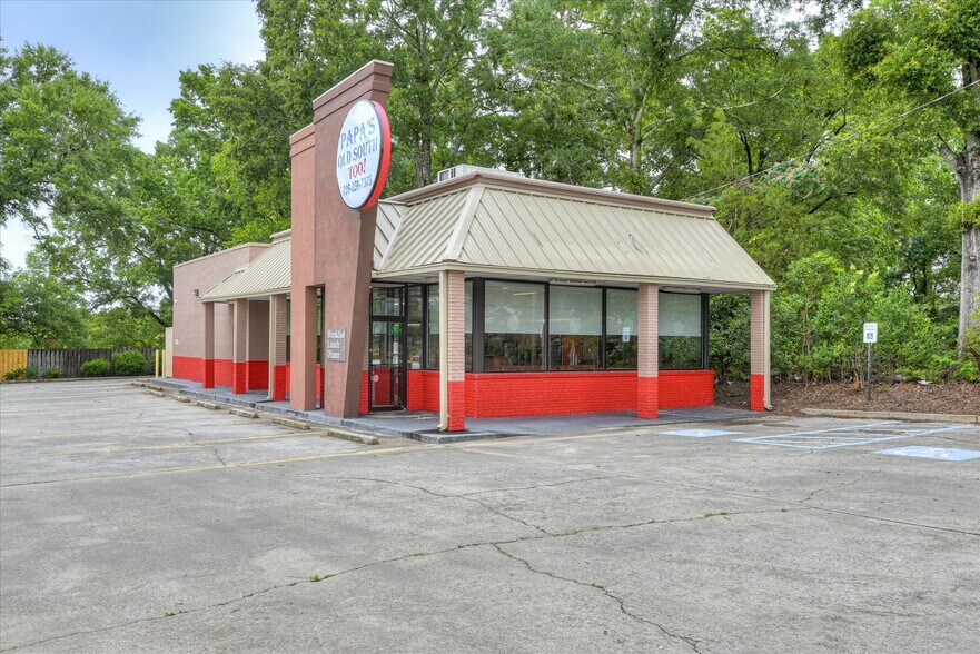 More Photos Of 115 Elm St, Lincolnton Restaurant For Lease