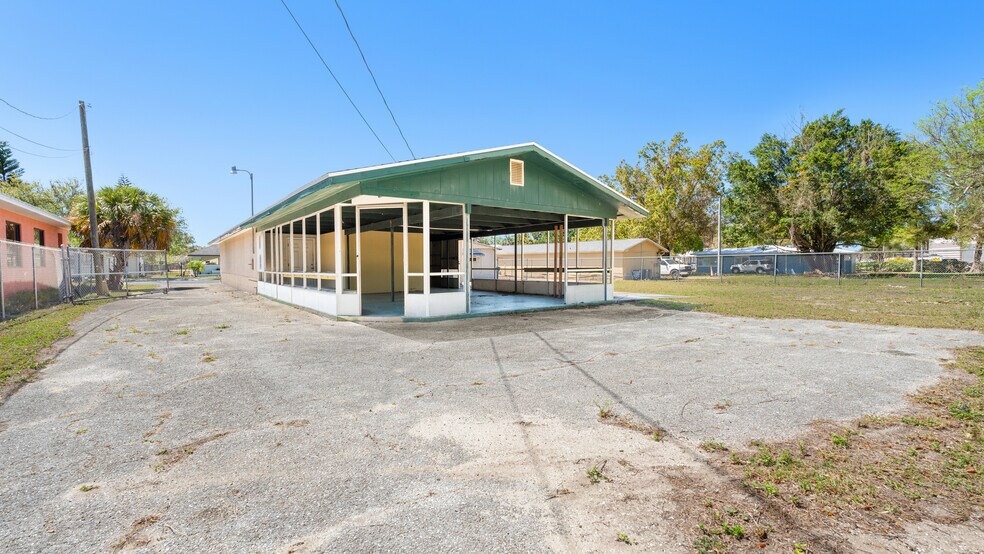 More Photos Of 648 S Commerce Ave, Sebring Freestanding For Sale