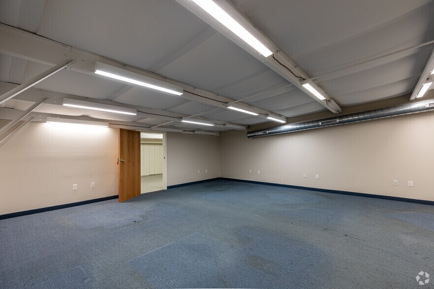 More Photos Of 55 Jackson St, Holyoke Manufacturing For Lease