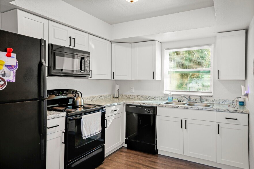 More Photos Of 7108 S Kissimmee St, Tampa Multifamily For Sale