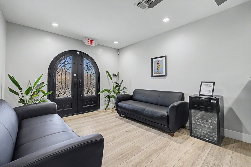 More Photos Of 6470 W Desert Inn Rd, Las Vegas Medical For Sale