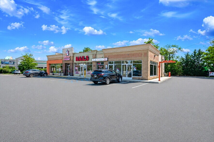 More Photos Of 1966 Veterans Memorial Hwy, Islandia Storefront For Lease