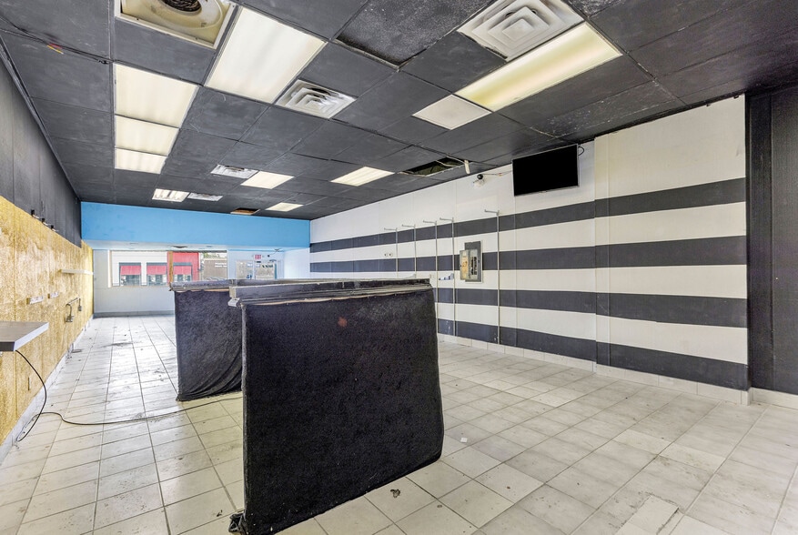 More Photos Of 4539 Montgomery Rd, Cincinnati Storefront Retail Residential For Lease