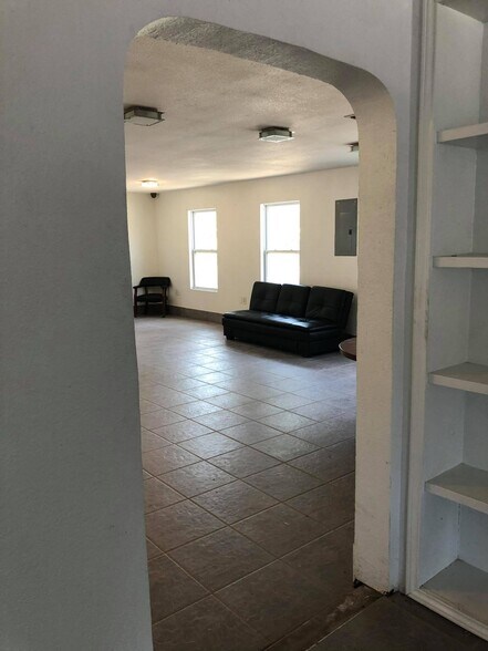 More Photos Of 12440 US Hwy 181 S, San Antonio Flex For Sale