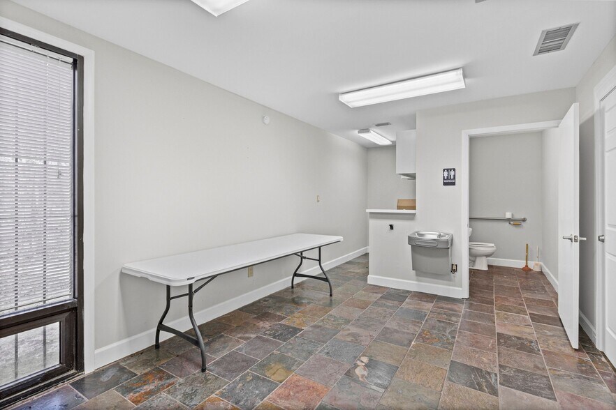 More Photos Of 3512 Godwin Ct, Mobile Medical For Sale