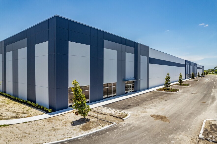 More Photos Of 830 17th St E, Palmetto Unknown For Lease