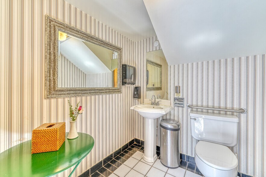 More Photos Of 512 Royal Gorge Blvd, Canon City Restaurant For Sale