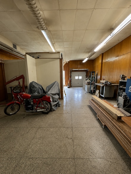 More Photos Of 405 W Washington St, Bloomington Flex For Sale