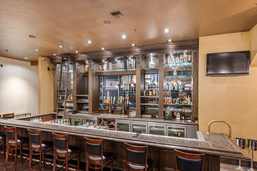 More Photos Of 1180 Airport Park Blvd, Ukiah Restaurant For Lease