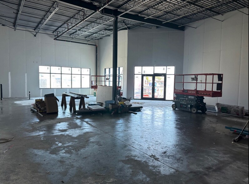 More Photos Of 15 Rice Rd, Welland General Retail For Lease