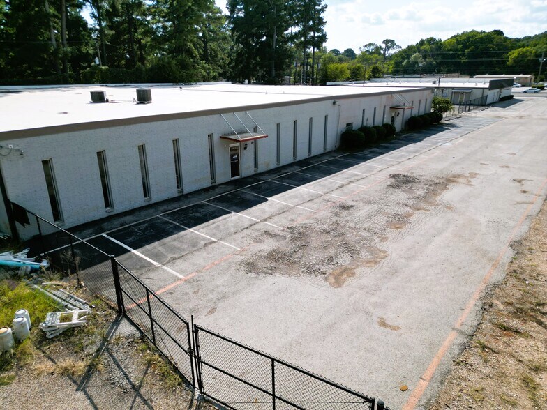 More Photos Of 812 S Eastman Rd, Longview Unknown For Lease