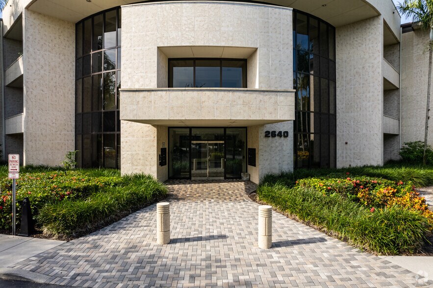 More Photos Of 2640 Golden Gate Pky, Naples Office For Lease