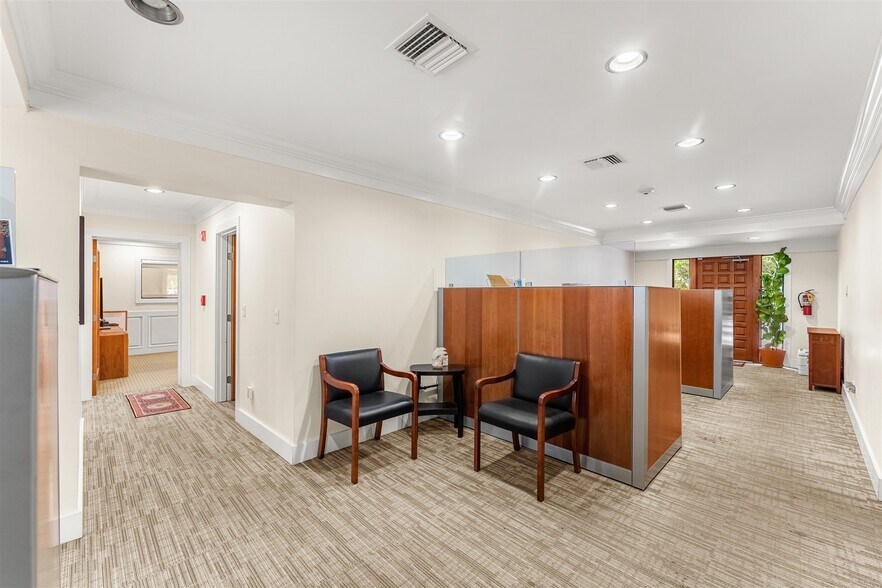 More Photos Of 525 N Harbor City Blvd, Melbourne Office For Sale