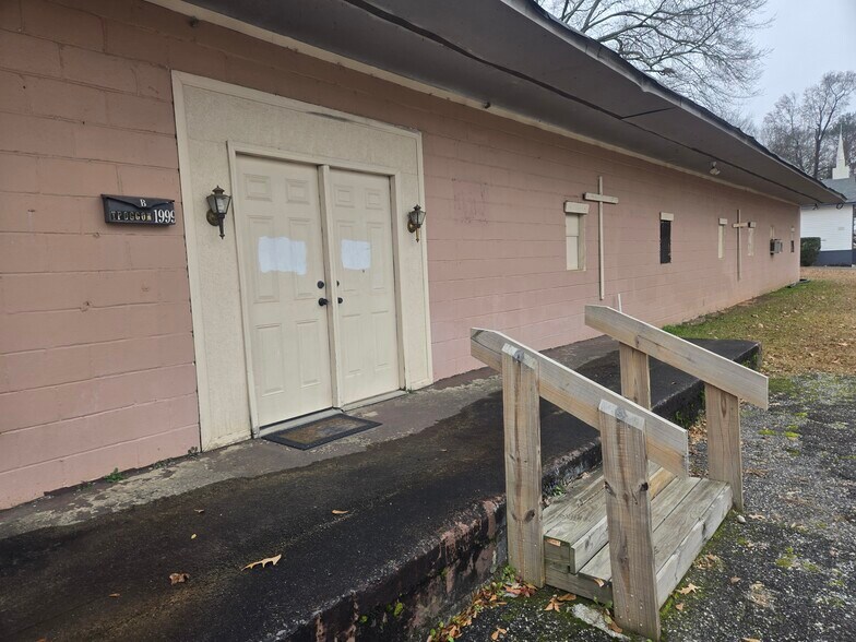 More Photos Of 1999 Pryor Rd, Atlanta Warehouse For Sale