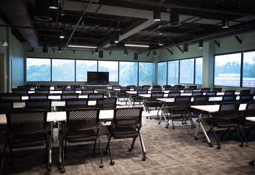 More Photos Of 200 W Towsontown Blvd, Towson Coworking Space