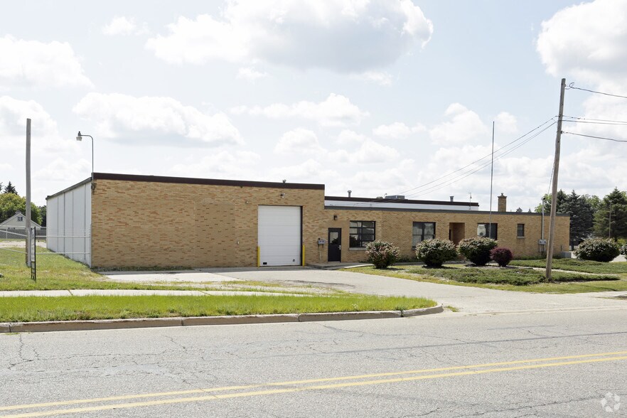 More Photos Of 1100 Maple St, Big Rapids Office For Lease