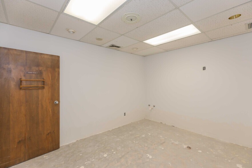 More Photos Of 7308 Fleming Ave, Amarillo Medical For Lease