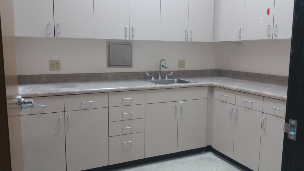 More Photos Of 16515 S 40th St, Phoenix Office For Sale