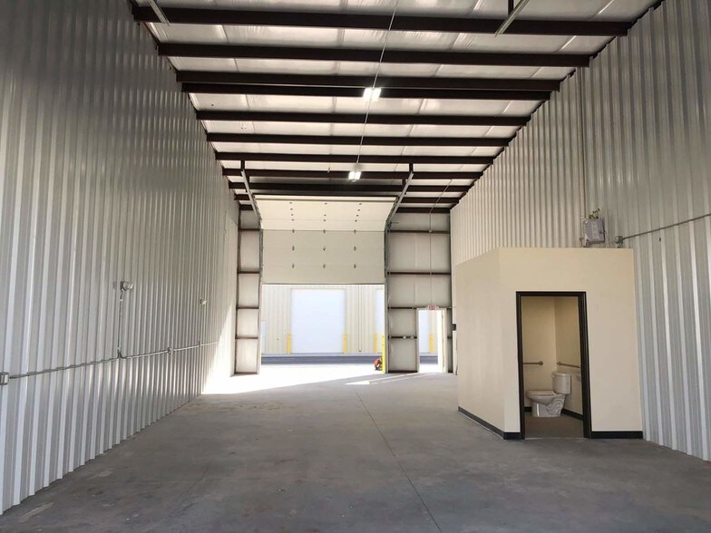 More Photos Of 5301 Cholla Rd, Midland Self Storage For Lease