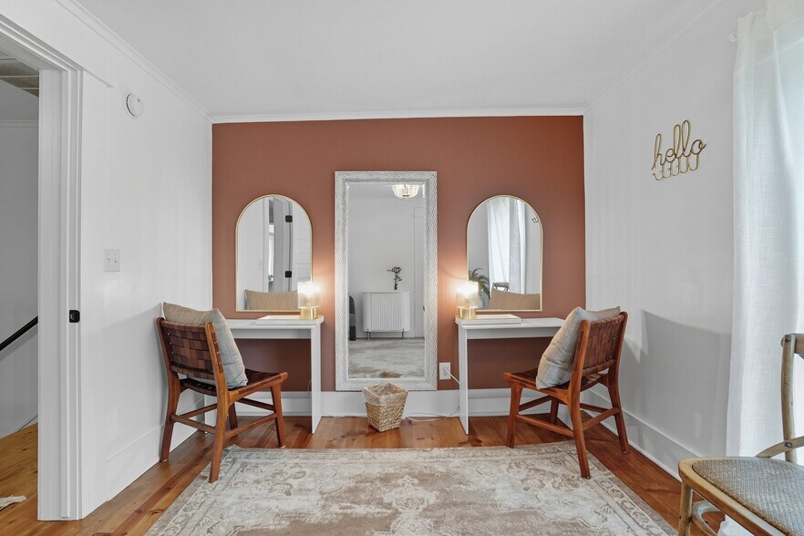 More Photos Of 924 S Main St, Broken Arrow Showroom For Sale