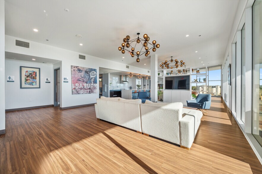More Photos Of 4229 FM 620, Austin Showroom For Sale