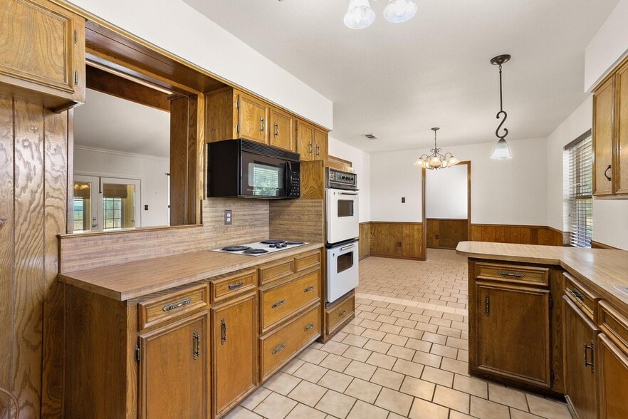 More Photos Of 12869 FM 1385, Pilot Point Light Distribution For Lease
