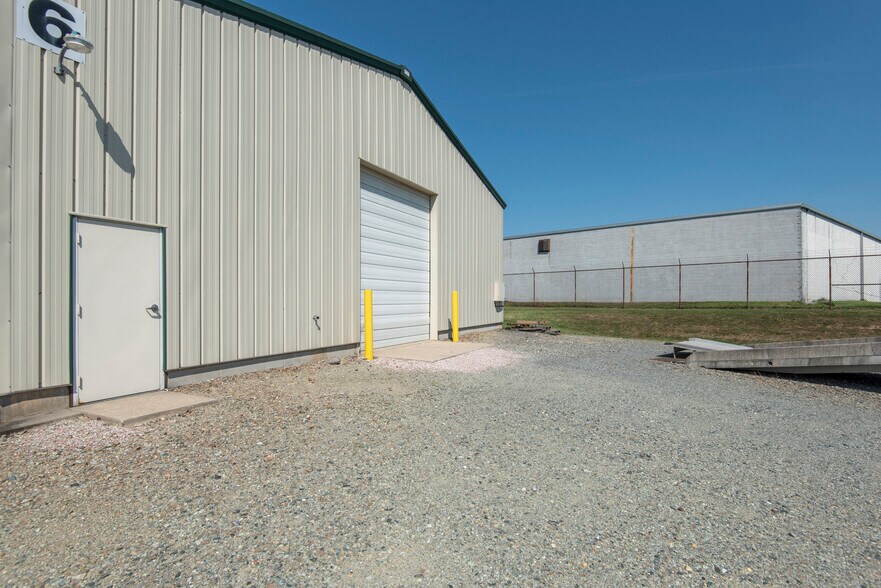 More Photos Of 19 Davidson Ln, New Castle Warehouse For Lease