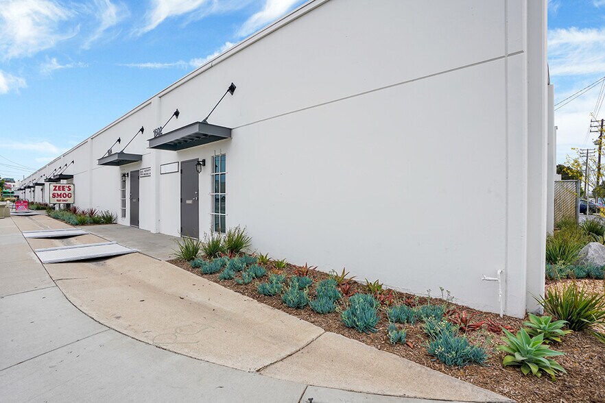 More Photos Of 1602-1618 Placentia Ave, Costa Mesa Warehouse For Lease