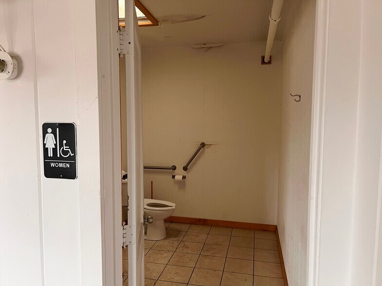 More Photos Of 22 Washington St, Brainerd Auto Dealership For Sale