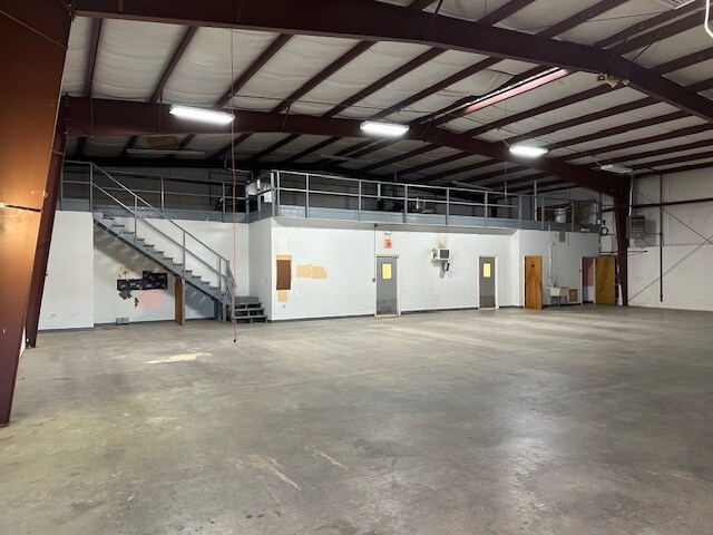 More Photos Of 532 Monroe St, Danville Freestanding For Sale