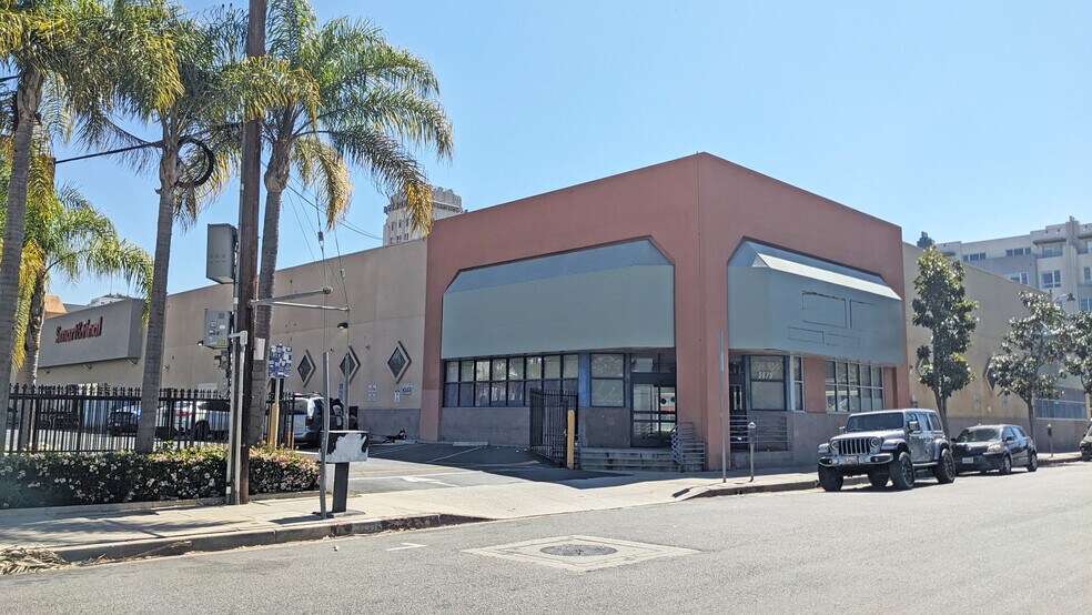 More Photos Of 5575 Wilshire Blvd, Los Angeles Drugstore For Lease