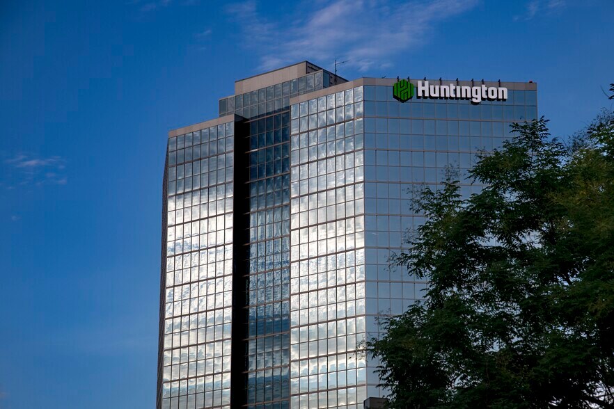 More Photos Of 500 Lee St E, Charleston Office For Lease