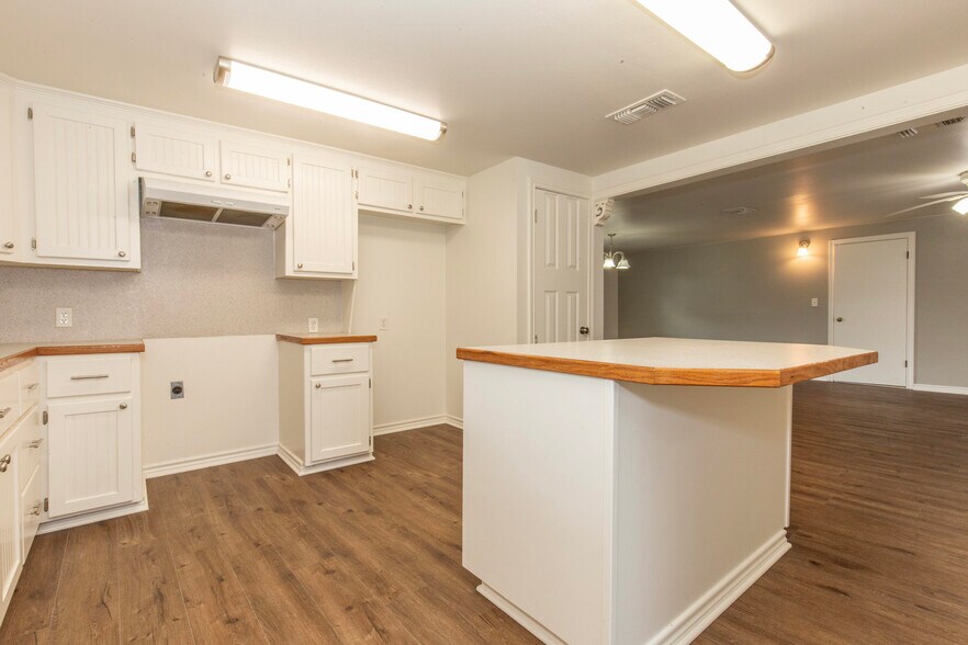 More Photos Of 4846 US Highway 67 W, Simms Daycare Center For Sale