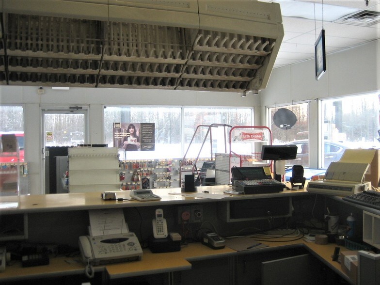 More Photos Of 5301 Seventy-six Dr, Youngstown Service Station For Sale