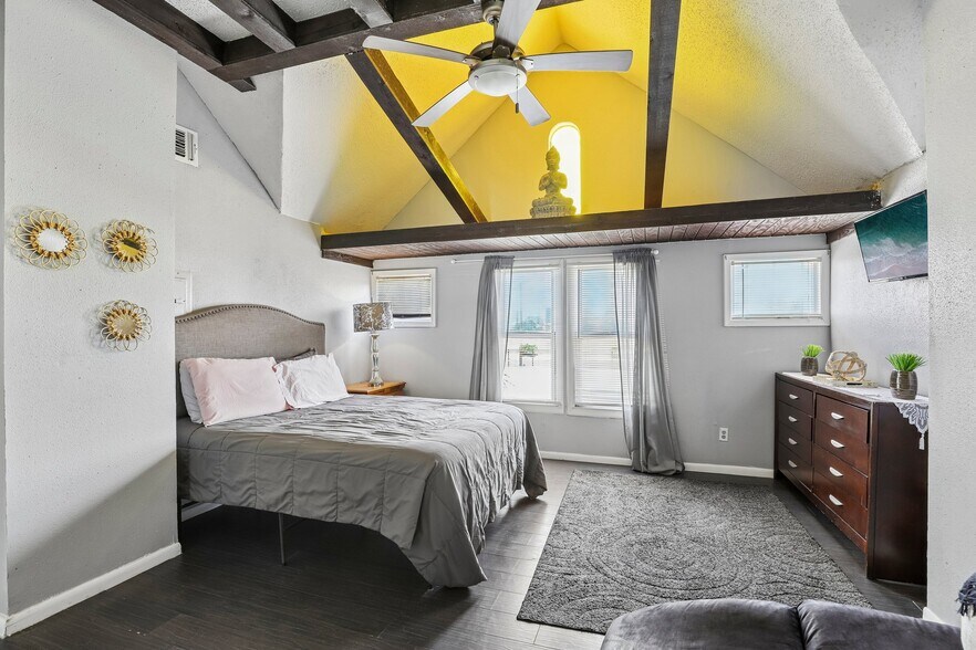 More Photos Of 421 Howard St, San Antonio Hospitality For Sale
